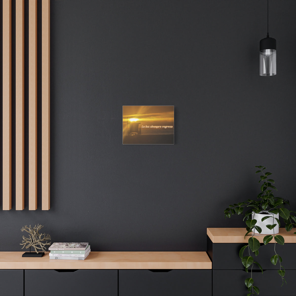 La Luz Siempre Regresa Canvas Print